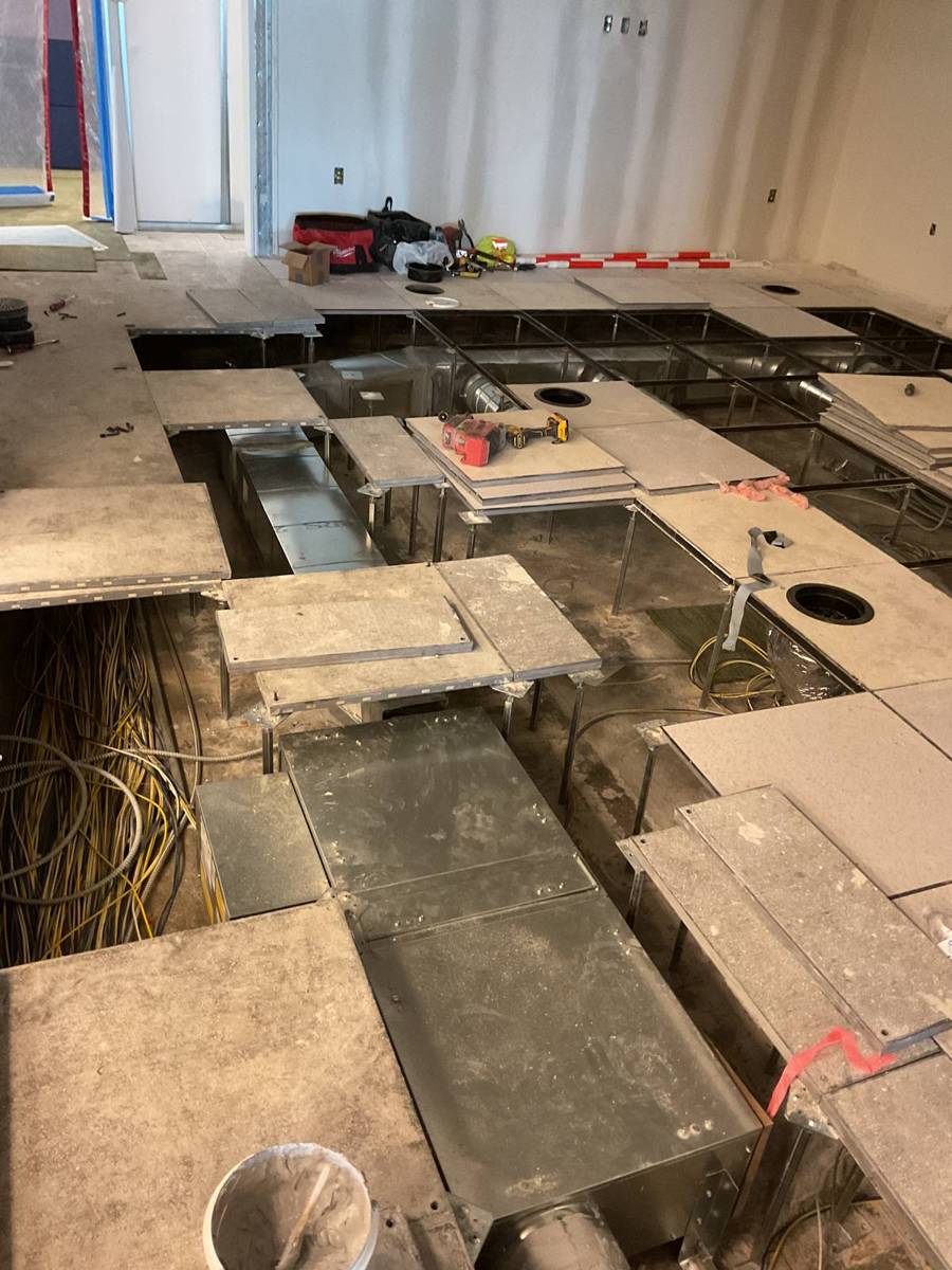 Underfloor air distribution with floor diffusers