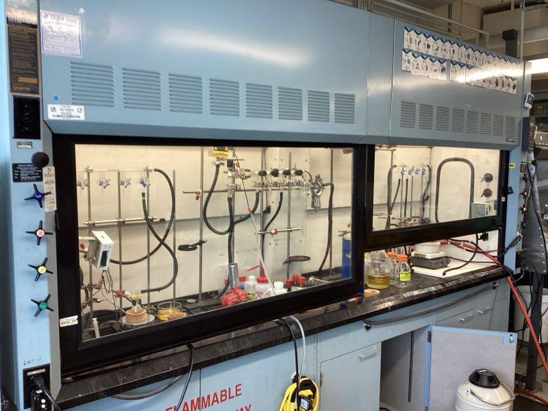 Laboratory fume hood with sash